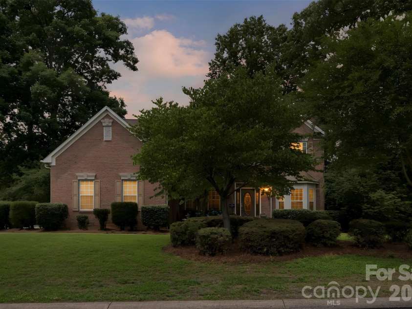 1845 Mountain Trail Drive, Charlotte, NC 28214.  MLS# CAR4391692, YatesRealty ID 30011. 