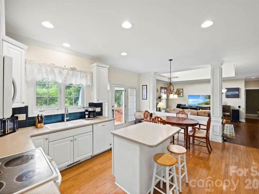 1845 Mountain Trail Drive, Charlotte, NC 28214.  MLS# CAR4391692, YatesRealty ID 30011. 