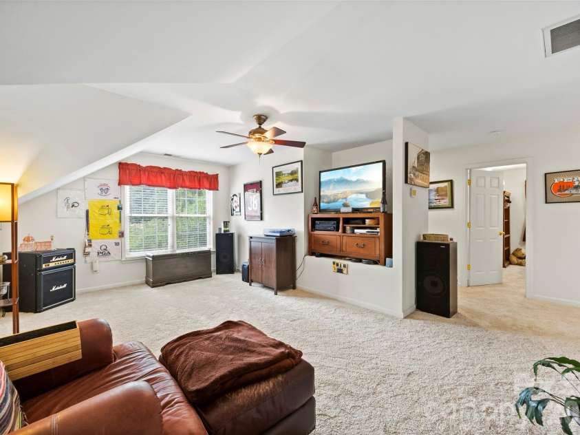 1845 Mountain Trail Drive, Charlotte, NC 28214.  MLS# CAR4391692, YatesRealty ID 30011. 