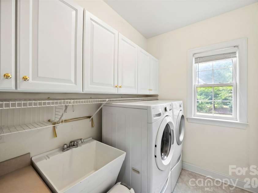 1845 Mountain Trail Drive, Charlotte, NC 28214.  MLS# CAR4391692, YatesRealty ID 30011. 