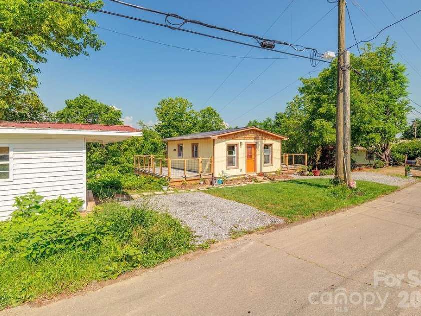 153 Vinewood Circle, Asheville, NC 28806.  MLS# CAR4374237, YatesRealty ID 30012. 