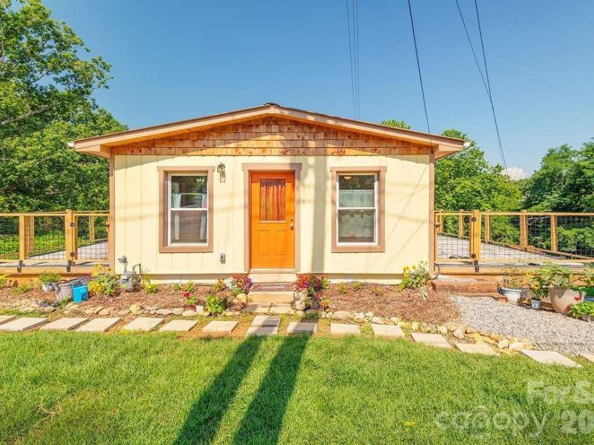 153 Vinewood Circle, Asheville, NC 28806.  MLS# CAR4374237, YatesRealty ID 30012. 