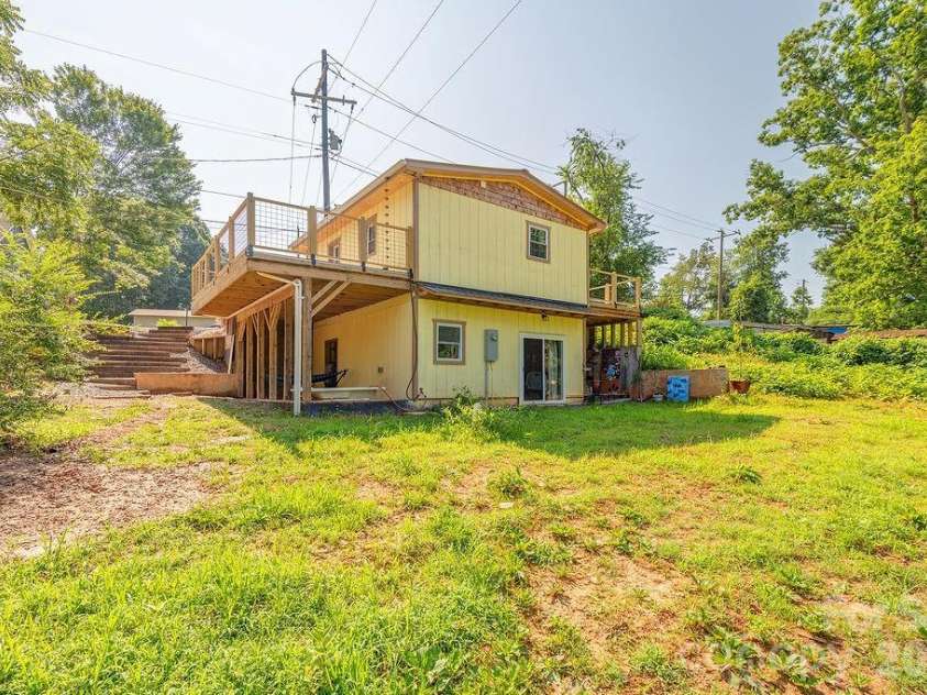 153 Vinewood Circle, Asheville, NC 28806.  MLS# CAR4374237, YatesRealty ID 30012. Backyard view of home