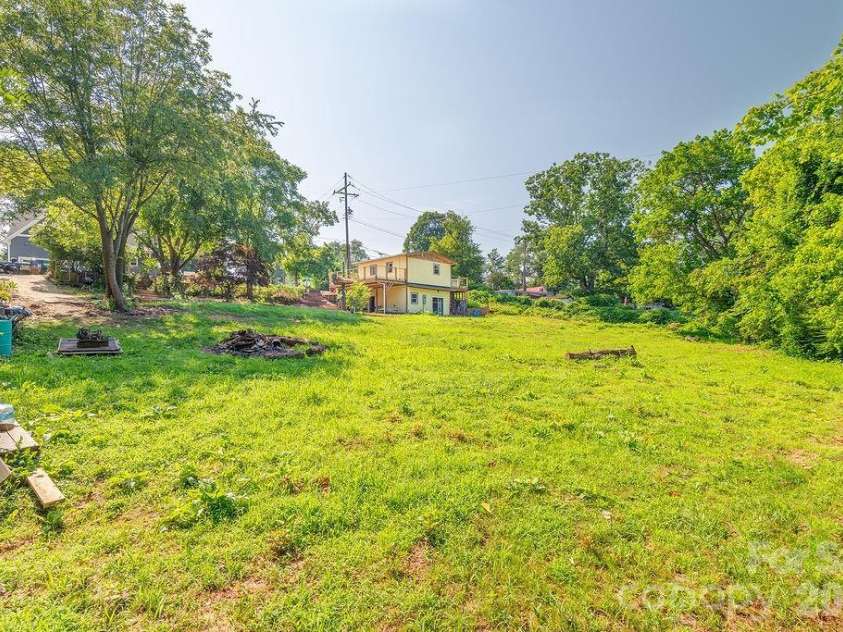 153 Vinewood Circle, Asheville, NC 28806.  MLS# CAR4374237, YatesRealty ID 30012. Large lot and septic area