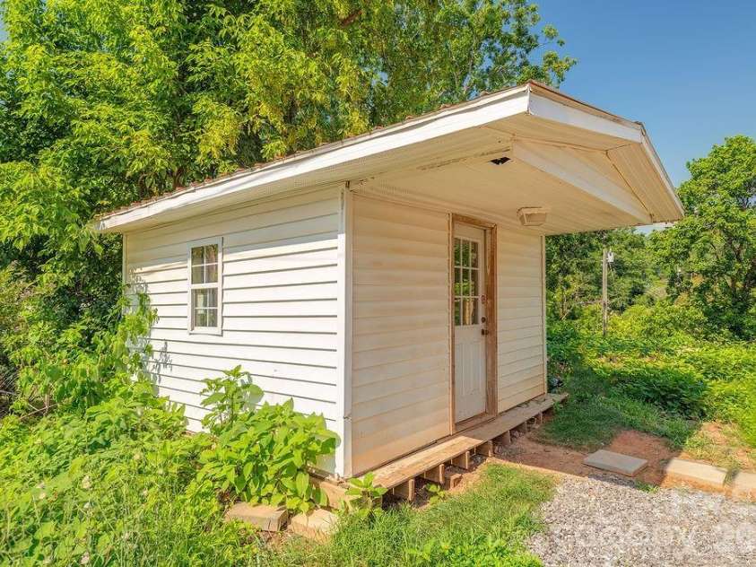 153 Vinewood Circle, Asheville, NC 28806.  MLS# CAR4374237, YatesRealty ID 30012. Shed