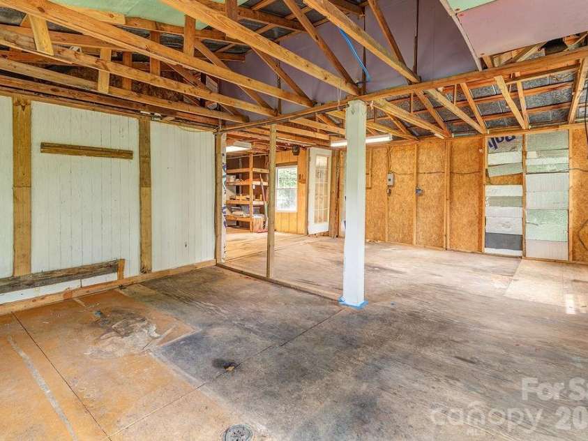 153 Vinewood Circle, Asheville, NC 28806.  MLS# CAR4374237, YatesRealty ID 30012. Workshop inside
