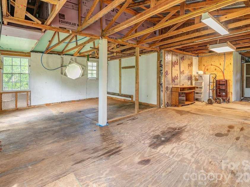 153 Vinewood Circle, Asheville, NC 28806.  MLS# CAR4374237, YatesRealty ID 30012. Workshop inside
