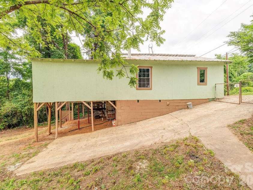 153 Vinewood Circle, Asheville, NC 28806.  MLS# CAR4374237, YatesRealty ID 30012. Workshop side view