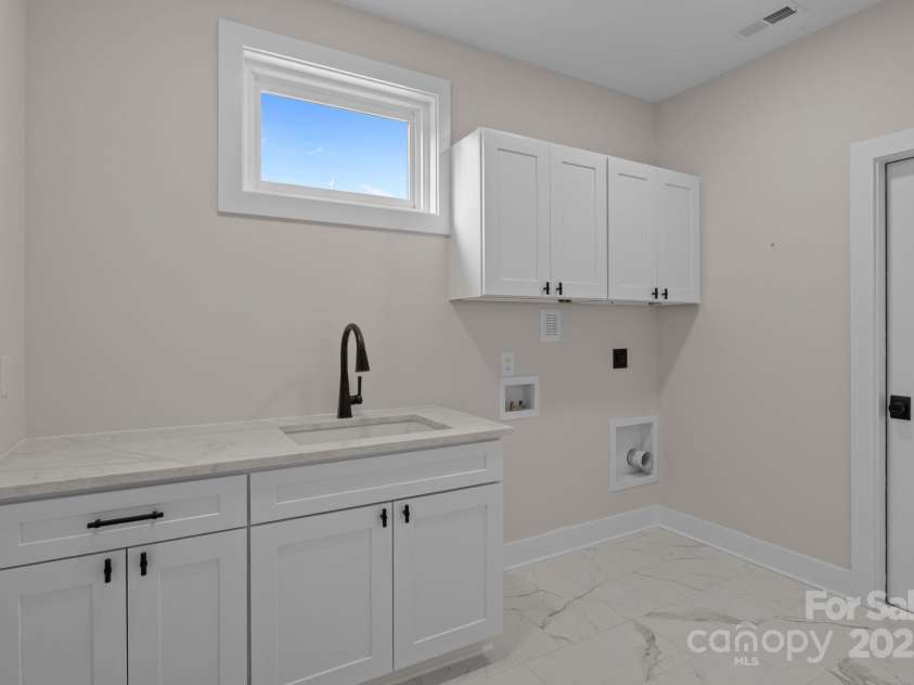 149 Mills Garden Road, Statesville, NC 28625.  MLS# CAR4288014, YatesRealty ID 30015. 