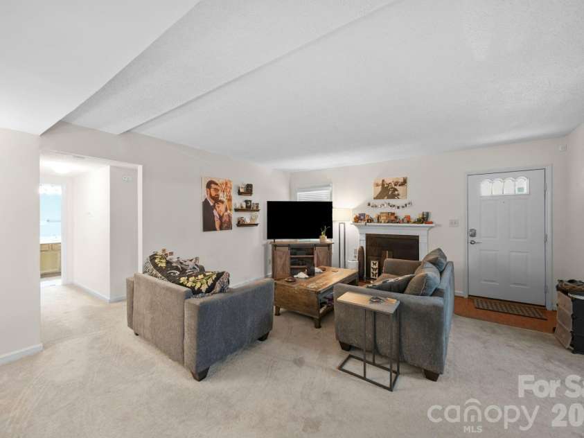 6049 Green Forest Drive, Charlotte, NC 28212.  MLS# CAR4391912, YatesRealty ID 30018. 