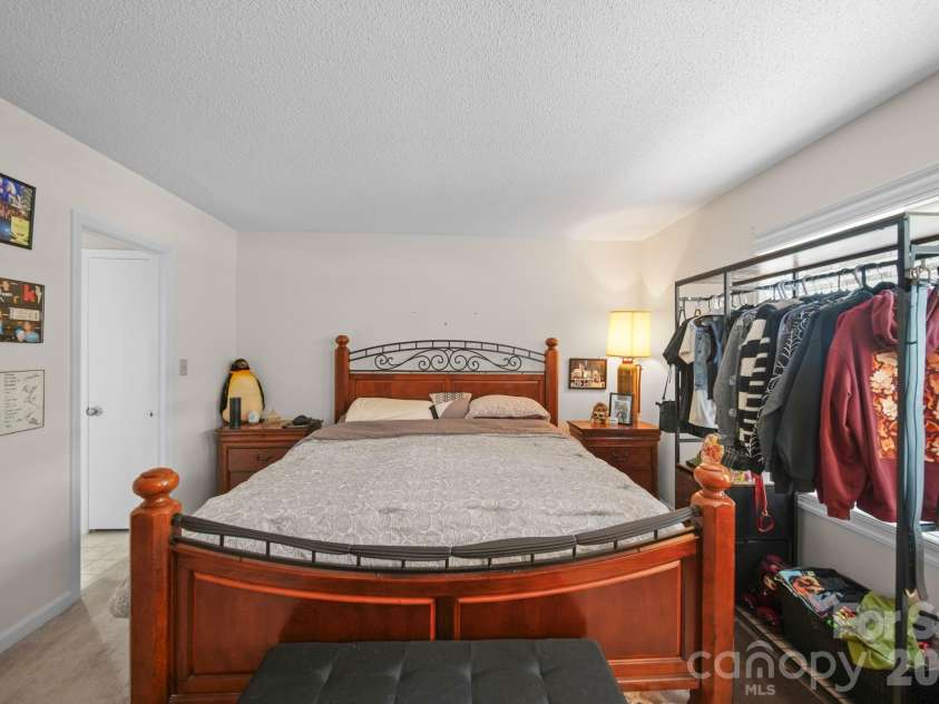 6049 Green Forest Drive, Charlotte, NC 28212.  MLS# CAR4391912, YatesRealty ID 30018. 