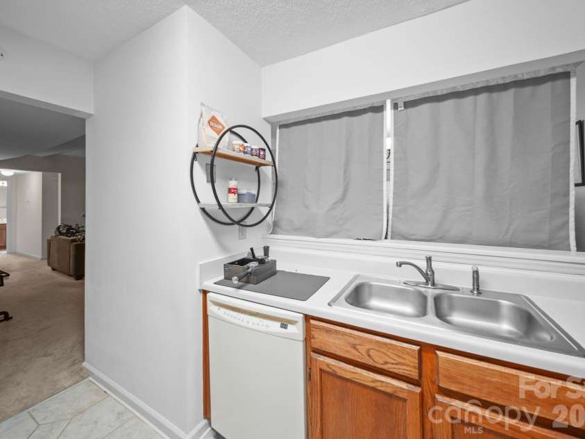 6049 Green Forest Drive, Charlotte, NC 28212.  MLS# CAR4391912, YatesRealty ID 30018. Kitchen
