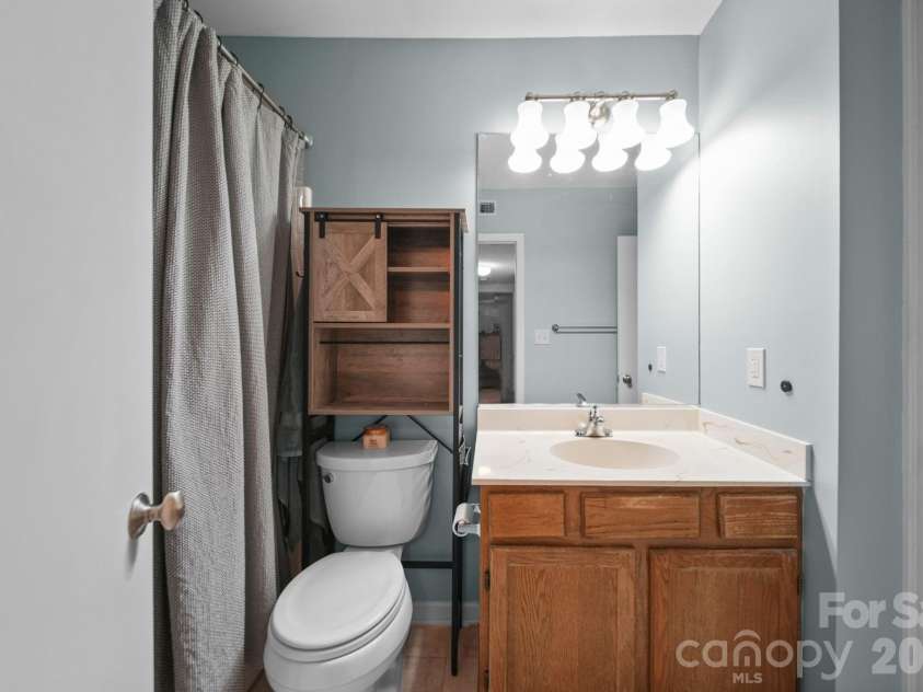 6049 Green Forest Drive, Charlotte, NC 28212.  MLS# CAR4391912, YatesRealty ID 30018. Primary Bathroom