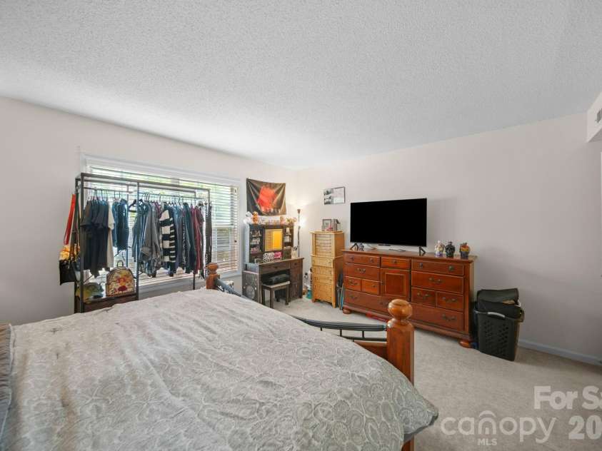 6049 Green Forest Drive, Charlotte, NC 28212.  MLS# CAR4391912, YatesRealty ID 30018. Primary Bedroom