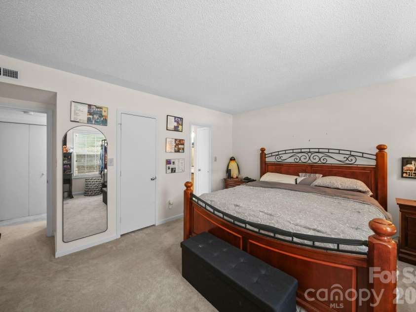 6049 Green Forest Drive, Charlotte, NC 28212.  MLS# CAR4391912, YatesRealty ID 30018. Primary Bedroom