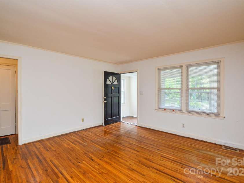 1804 Haines Street, Charlotte, NC 28216.  MLS# CAR4287697, YatesRealty ID 30019. 