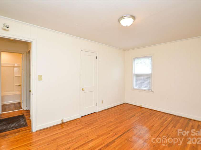 1804 Haines Street, Charlotte, NC 28216.  MLS# CAR4287697, YatesRealty ID 30019. 