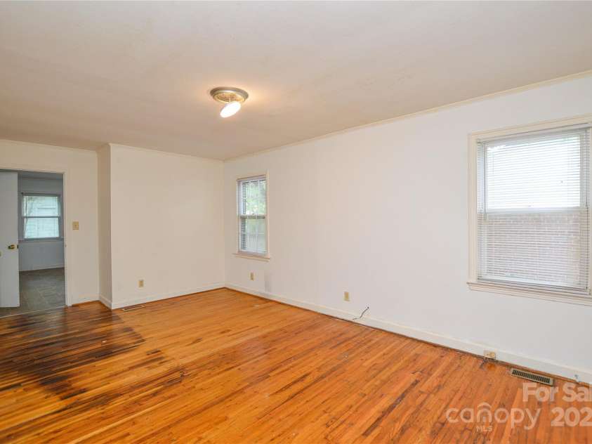 1804 Haines Street, Charlotte, NC 28216.  MLS# CAR4287697, YatesRealty ID 30019. 