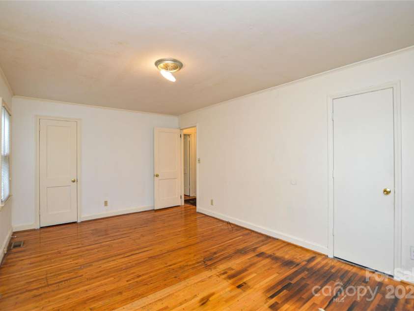 1804 Haines Street, Charlotte, NC 28216.  MLS# CAR4287697, YatesRealty ID 30019. 