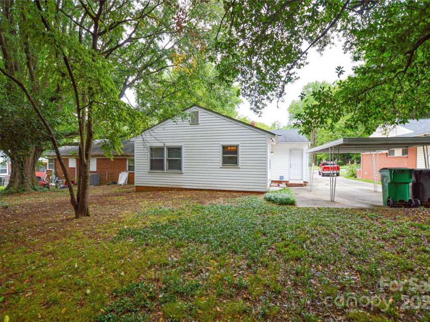 1804 Haines Street, Charlotte, NC 28216.  MLS# CAR4287697, YatesRealty ID 30019. 