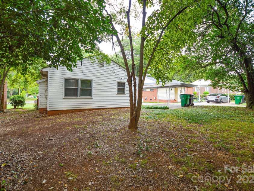 1804 Haines Street, Charlotte, NC 28216.  MLS# CAR4287697, YatesRealty ID 30019. 