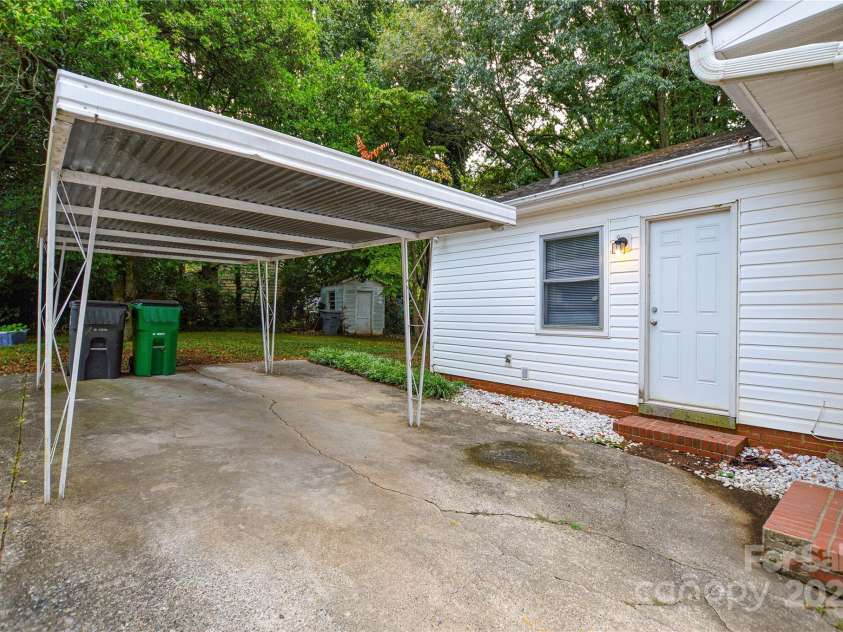 1804 Haines Street, Charlotte, NC 28216.  MLS# CAR4287697, YatesRealty ID 30019. 