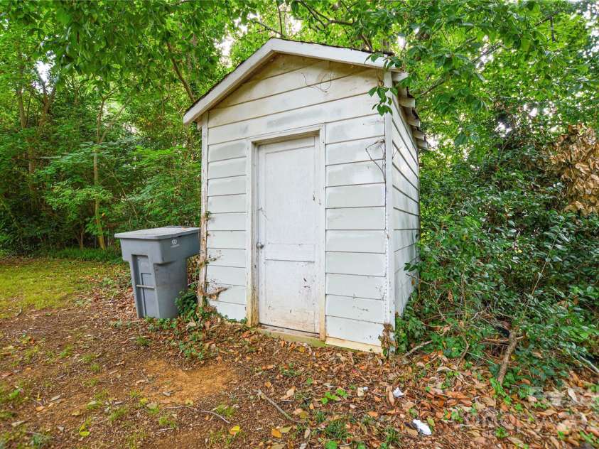 1804 Haines Street, Charlotte, NC 28216.  MLS# CAR4287697, YatesRealty ID 30019. 