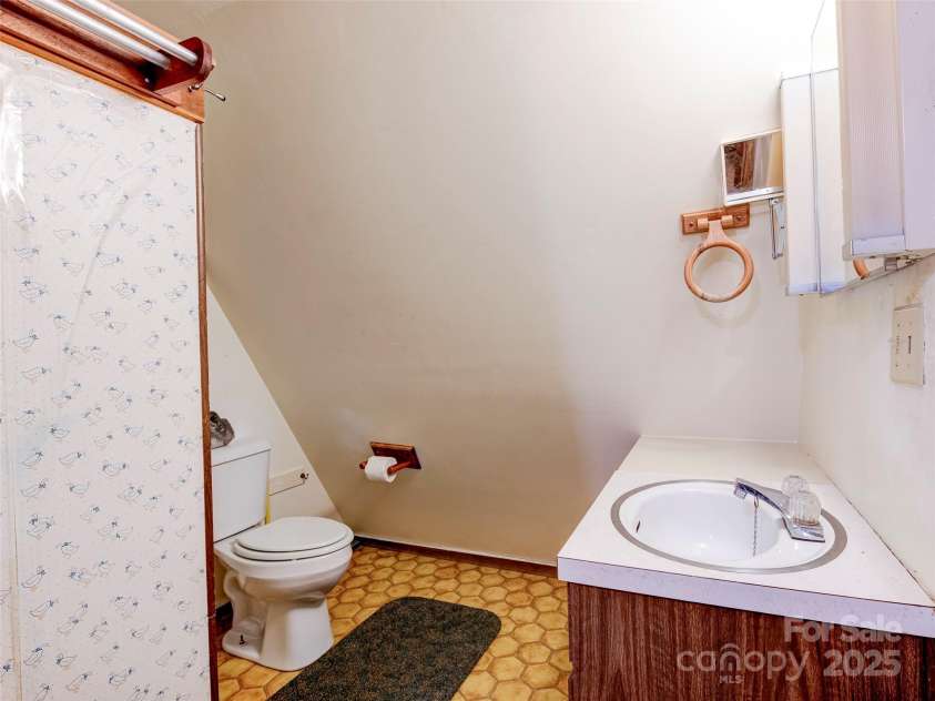 346 Rush Cove, Burnsville, NC 28714.  MLS# CAR4182239, YatesRealty ID 3002. 