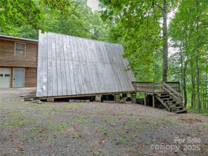 346 Rush Cove, Burnsville, NC 28714.  MLS# CAR4182239, YatesRealty ID 3002. 