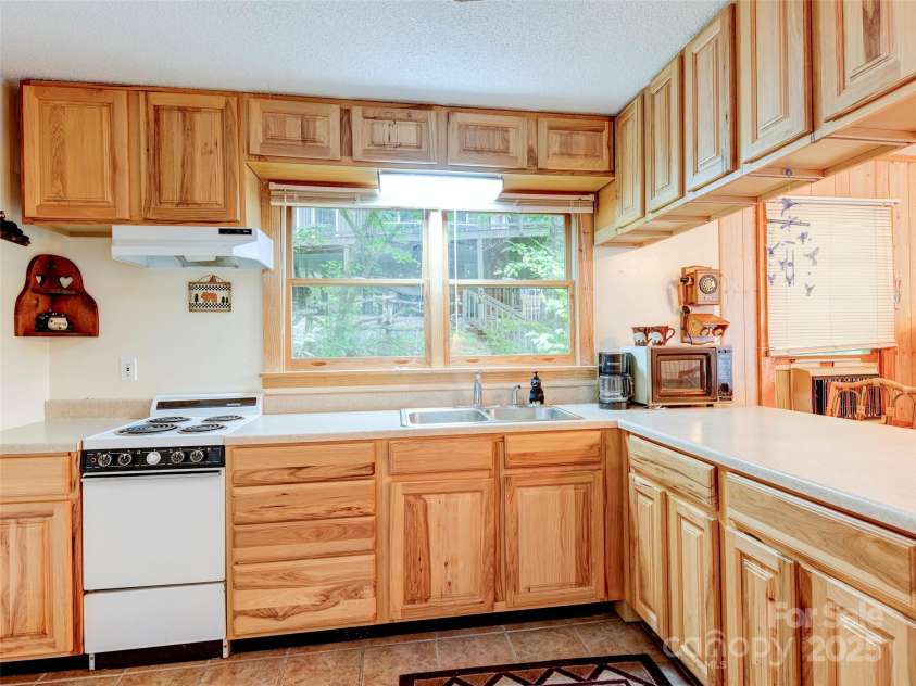 346 Rush Cove, Burnsville, NC 28714.  MLS# CAR4182239, YatesRealty ID 3002. 
