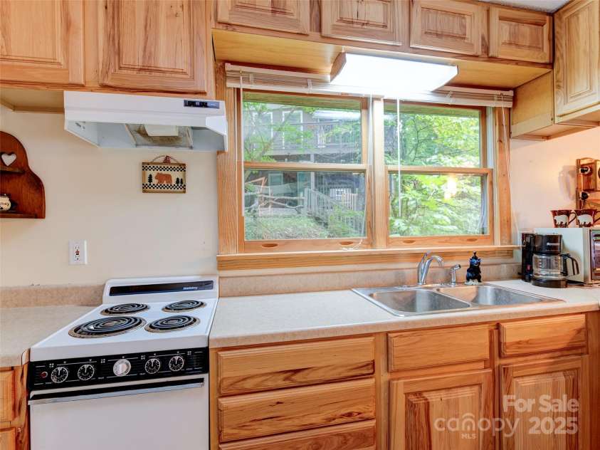 346 Rush Cove, Burnsville, NC 28714.  MLS# CAR4182239, YatesRealty ID 3002. 