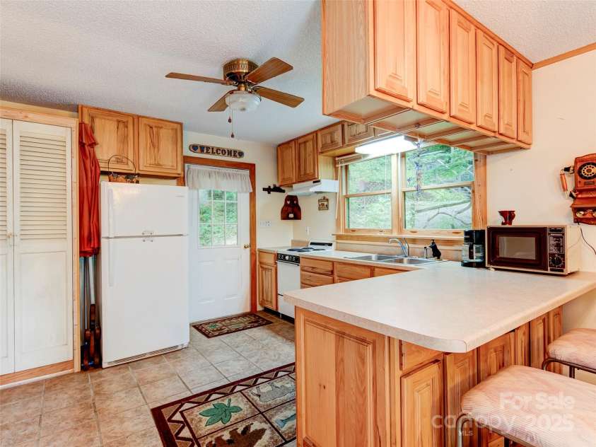 346 Rush Cove, Burnsville, NC 28714.  MLS# CAR4182239, YatesRealty ID 3002. 