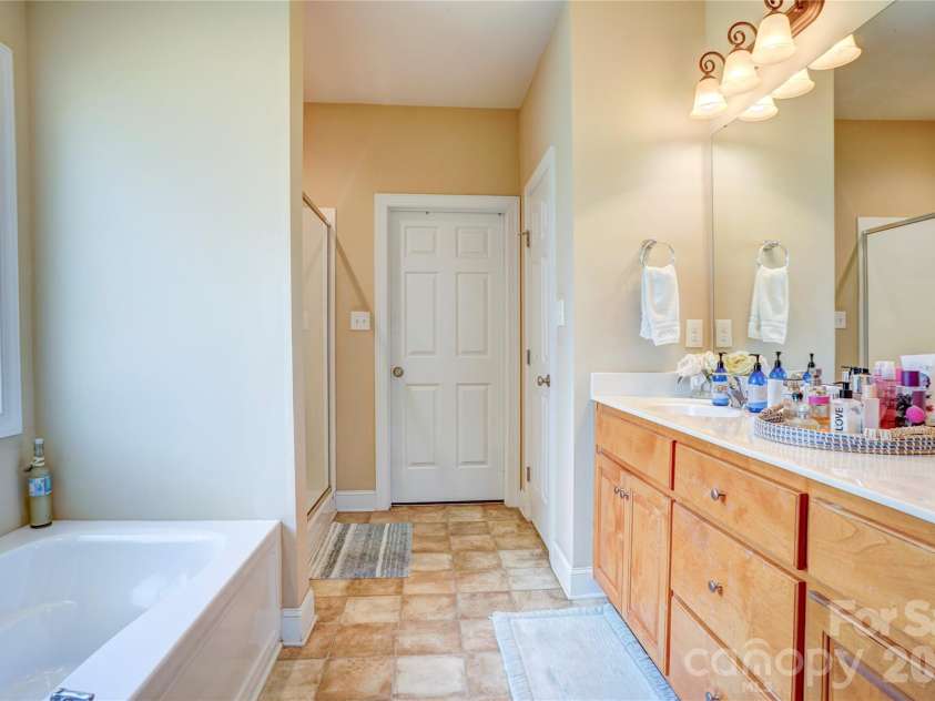 5421 Roberta Meadows Court, Concord, NC 28027.  MLS# CAR4302298, YatesRealty ID 3002. Spacious Master Bathroom