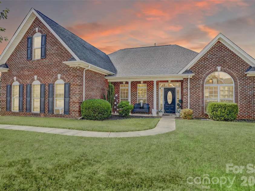 5421 Roberta Meadows Court, Concord, NC 28027.  MLS# CAR4302298, YatesRealty ID 3002. Stunning ALL Brick Ranch!