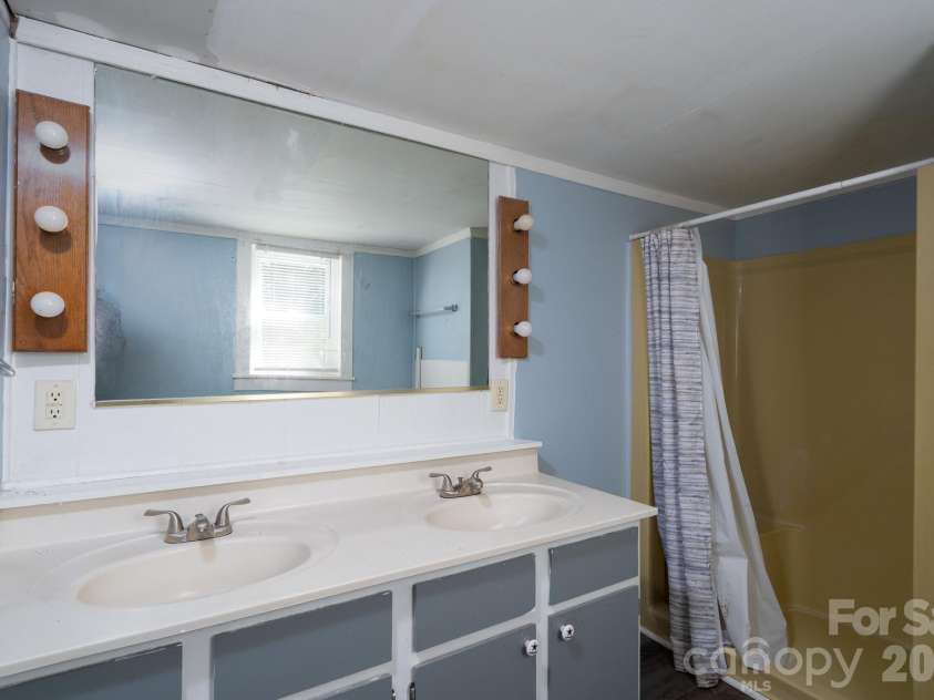 1823 2nd Street, Salisbury, NC 28144.  MLS# CAR4386892, YatesRealty ID 30022. 