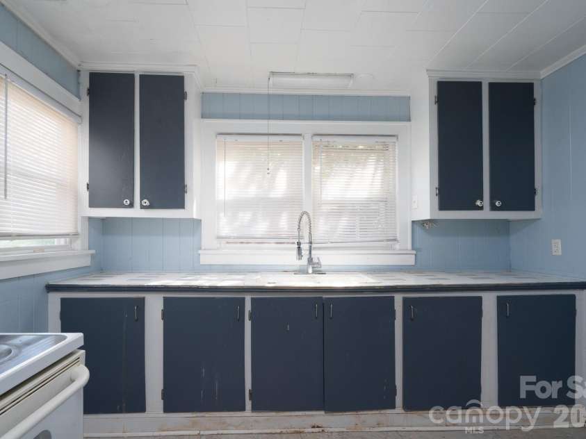 1823 2nd Street, Salisbury, NC 28144.  MLS# CAR4386892, YatesRealty ID 30022. 