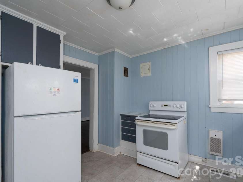 1823 2nd Street, Salisbury, NC 28144.  MLS# CAR4386892, YatesRealty ID 30022. 