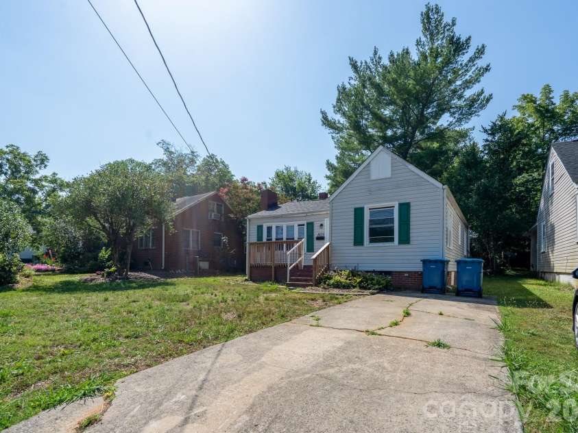 1823 2nd Street, Salisbury, NC 28144.  MLS# CAR4386892, YatesRealty ID 30022. 