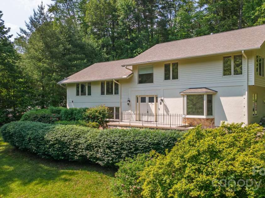 54 Deer Run, Highlands, NC 28741.  MLS# CAR4279224, YatesRealty ID 30022. 