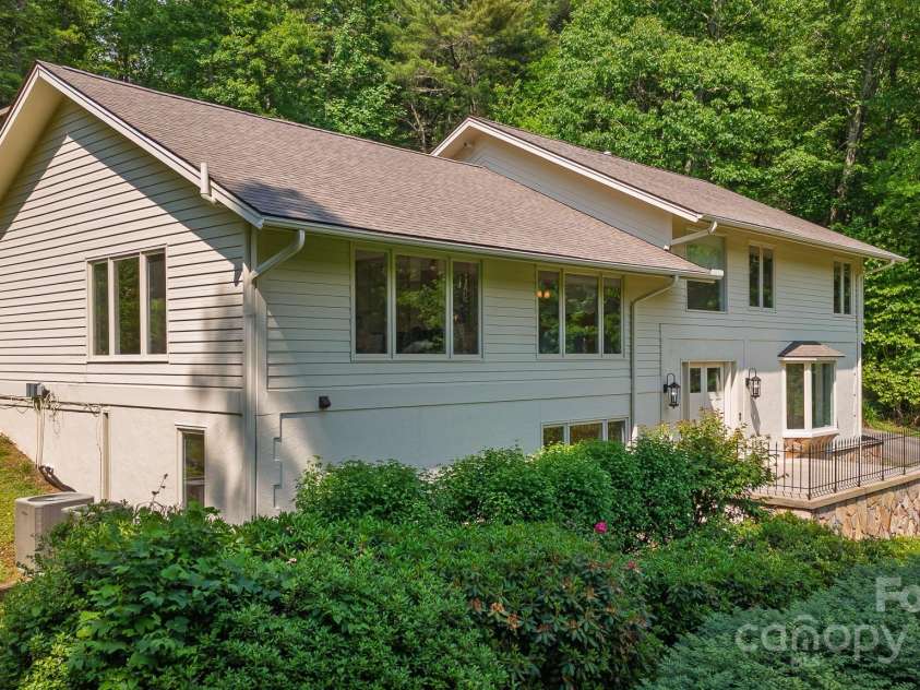 54 Deer Run, Highlands, NC 28741.  MLS# CAR4279224, YatesRealty ID 30022. 