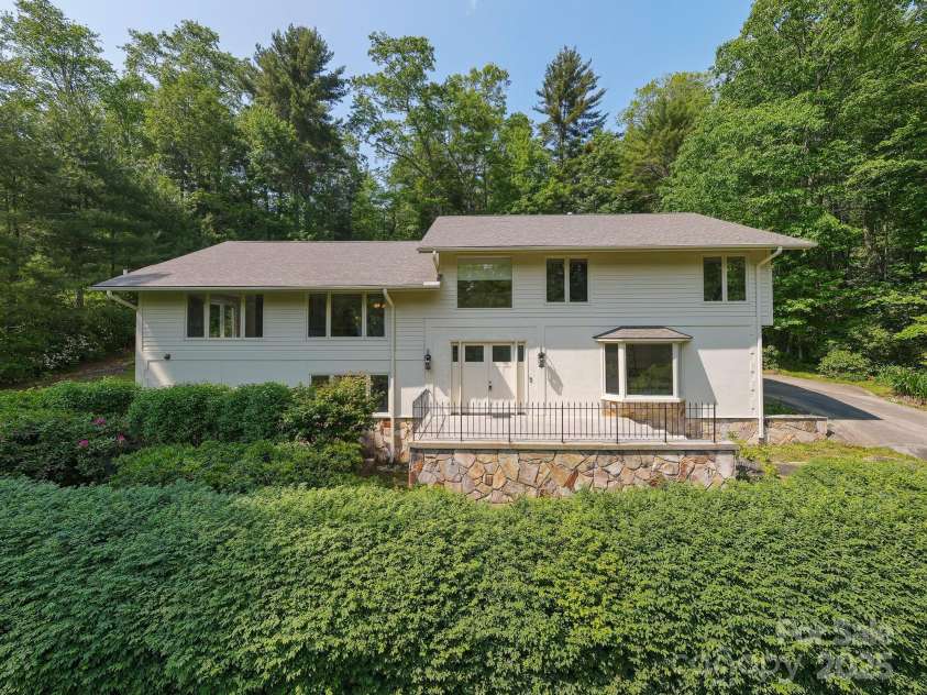 54 Deer Run, Highlands, NC 28741.  MLS# CAR4279224, YatesRealty ID 30022. 