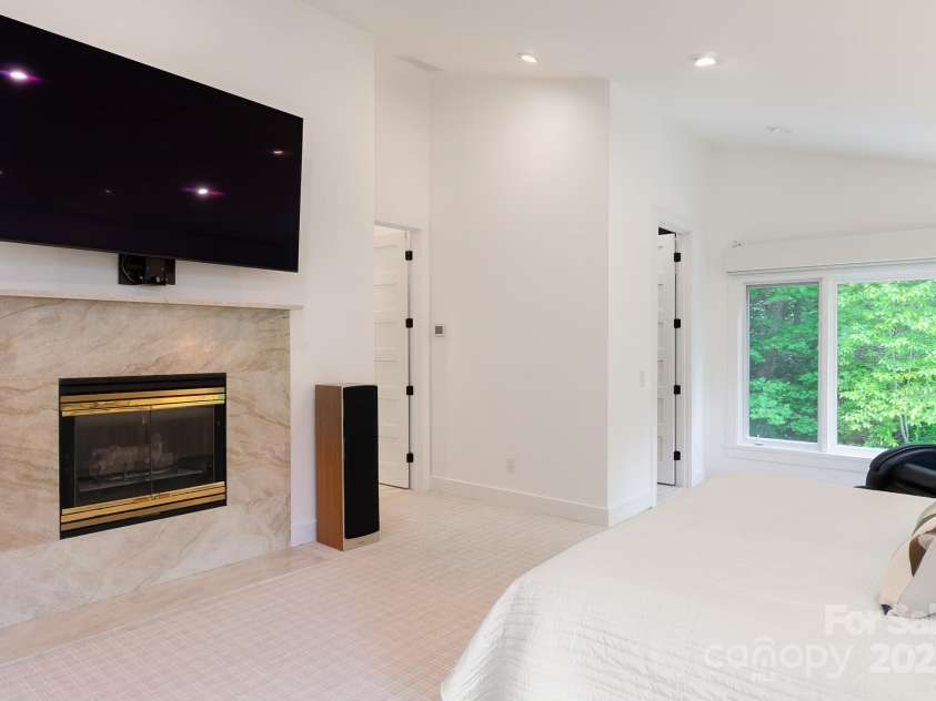 54 Deer Run, Highlands, NC 28741.  MLS# CAR4279224, YatesRealty ID 30022. 