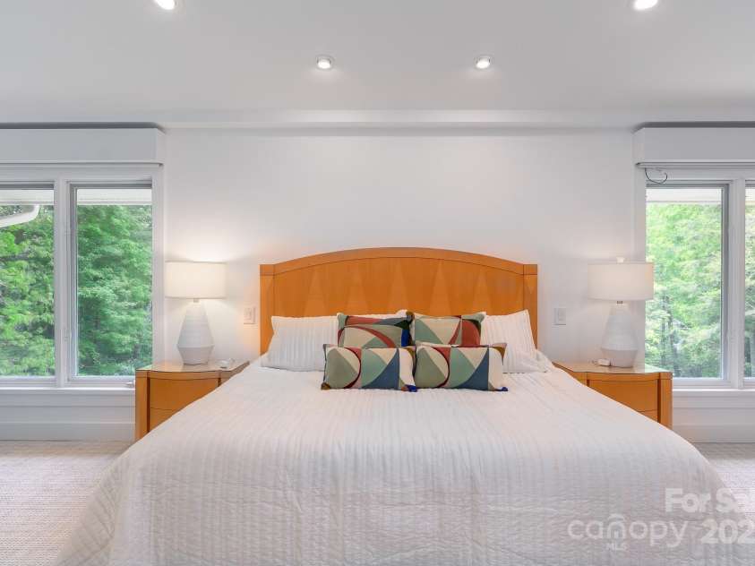 54 Deer Run, Highlands, NC 28741.  MLS# CAR4279224, YatesRealty ID 30022. 