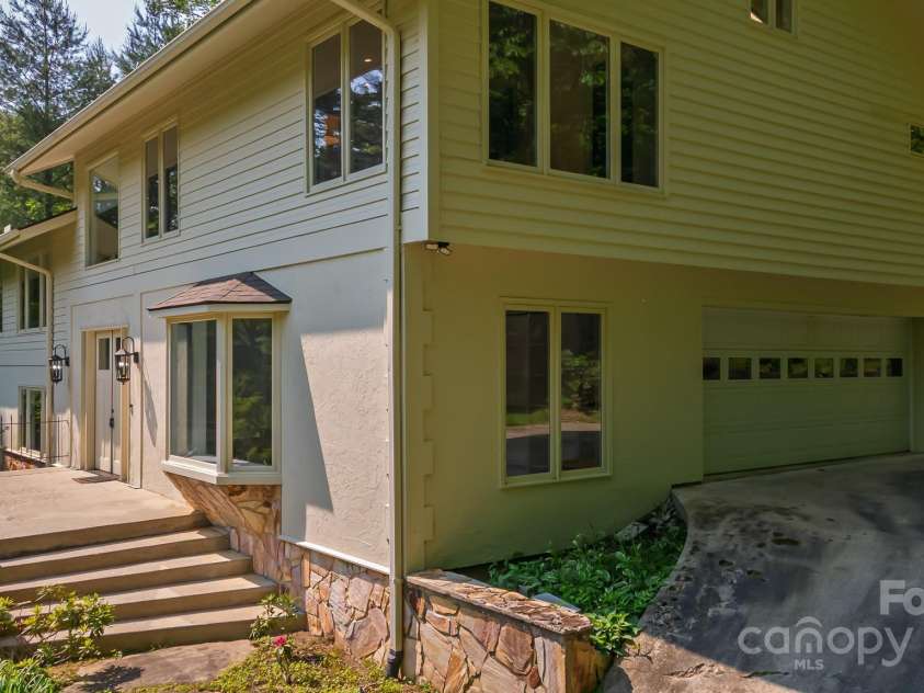 54 Deer Run, Highlands, NC 28741.  MLS# CAR4279224, YatesRealty ID 30022. 