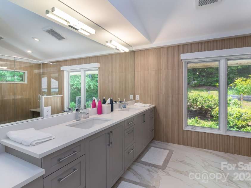 54 Deer Run, Highlands, NC 28741.  MLS# CAR4279224, YatesRealty ID 30022. 