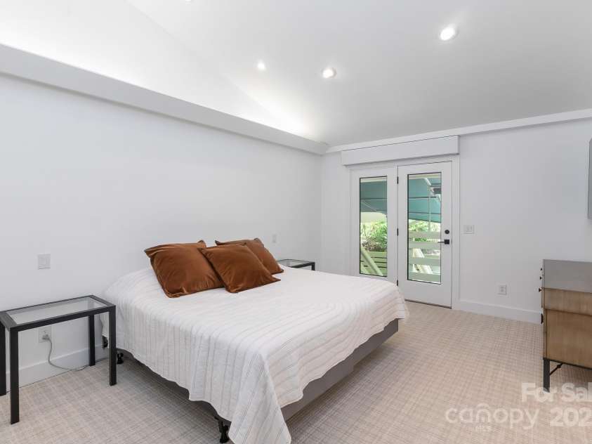 54 Deer Run, Highlands, NC 28741.  MLS# CAR4279224, YatesRealty ID 30022. 