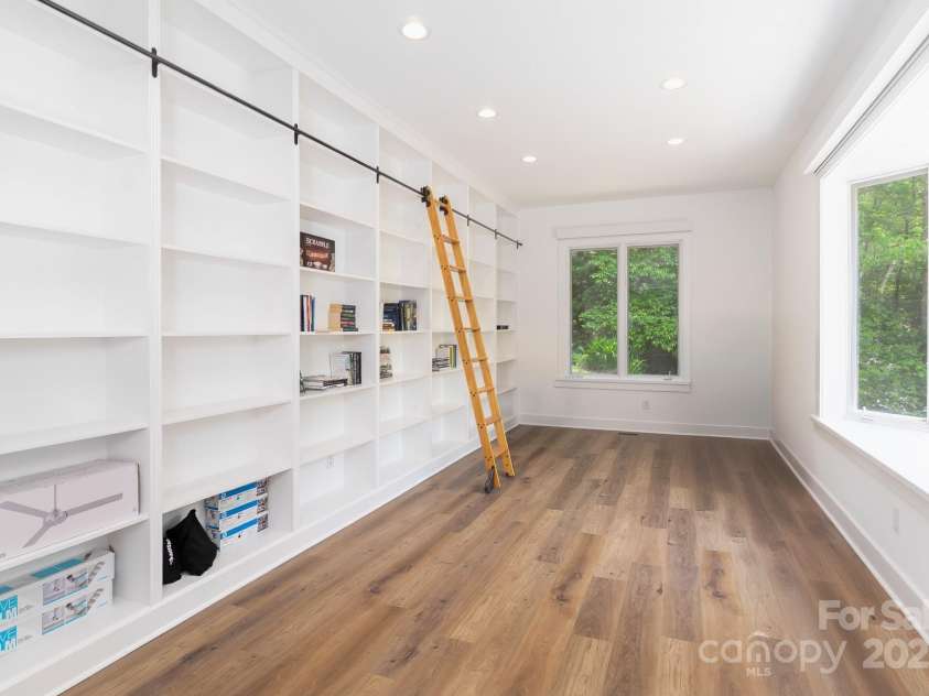 54 Deer Run, Highlands, NC 28741.  MLS# CAR4279224, YatesRealty ID 30022. 