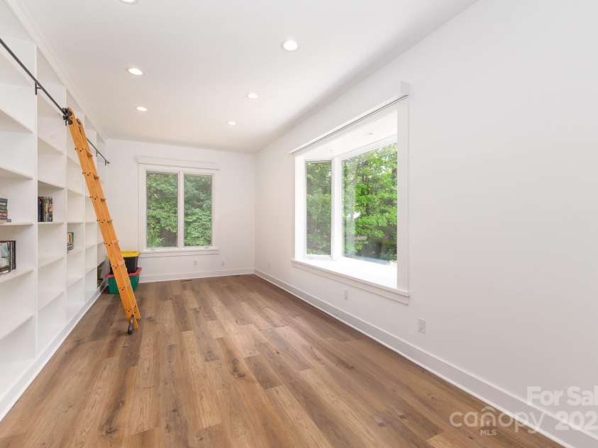 54 Deer Run, Highlands, NC 28741.  MLS# CAR4279224, YatesRealty ID 30022. 