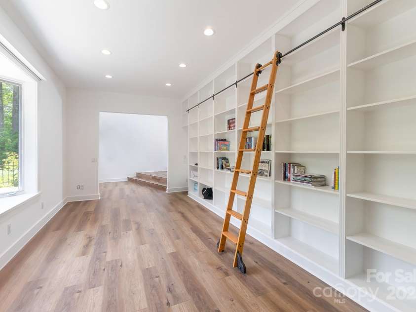 54 Deer Run, Highlands, NC 28741.  MLS# CAR4279224, YatesRealty ID 30022. 