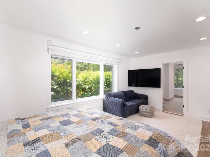 54 Deer Run, Highlands, NC 28741.  MLS# CAR4279224, YatesRealty ID 30022. 